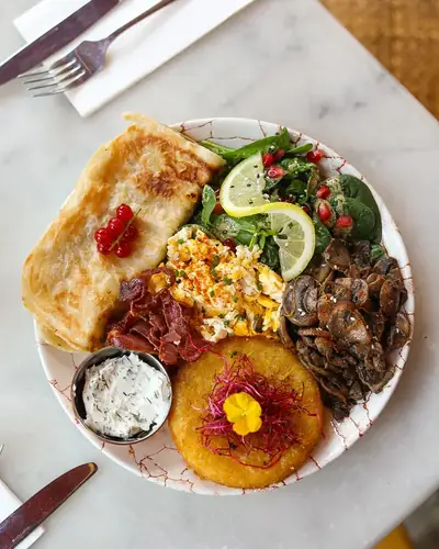 L'Assiette d'Oma, assiette brunch halal complète à République, Paris 10