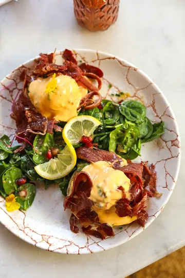 Egg Benedict bacon, Oma Beaurepaire