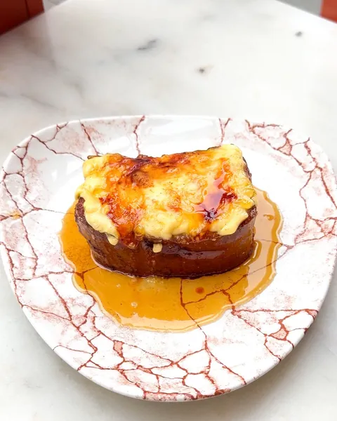 Crème brûlée French toast, sweet brunch at Oma near République